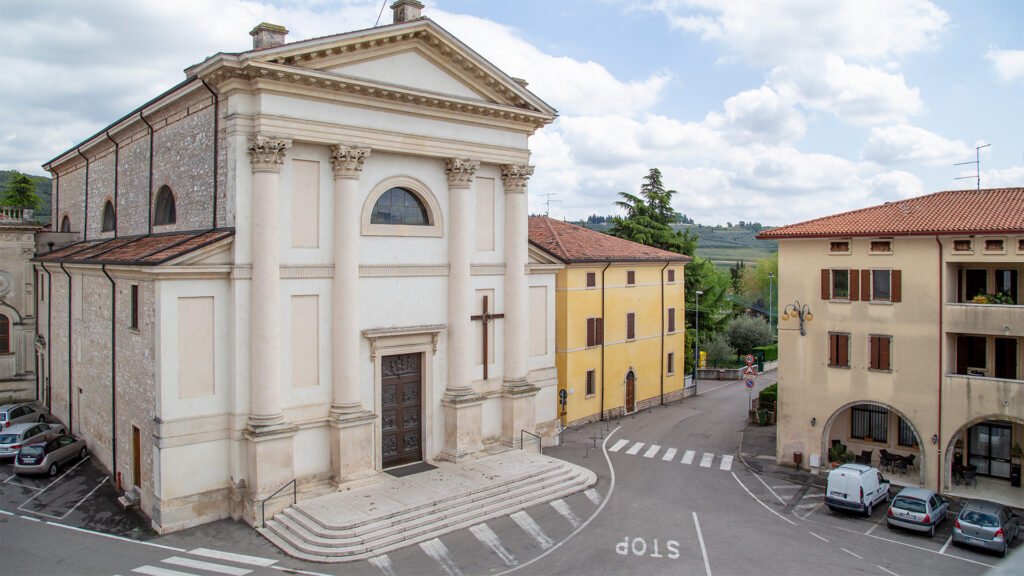 Chiesa parrocchiale di San Giorgio, Illasi, Verona, veduta esterna delal chiesa