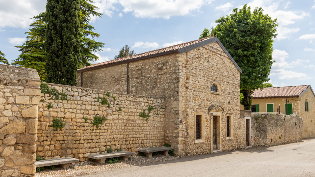 Chiesa di Sant'Anna a Giara, Illasi, veduta esterna della chiesa