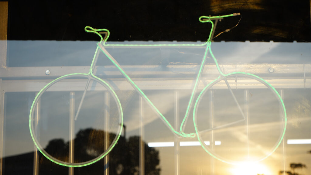 CICLI VAL ILLASI bici elettrica in vetrina