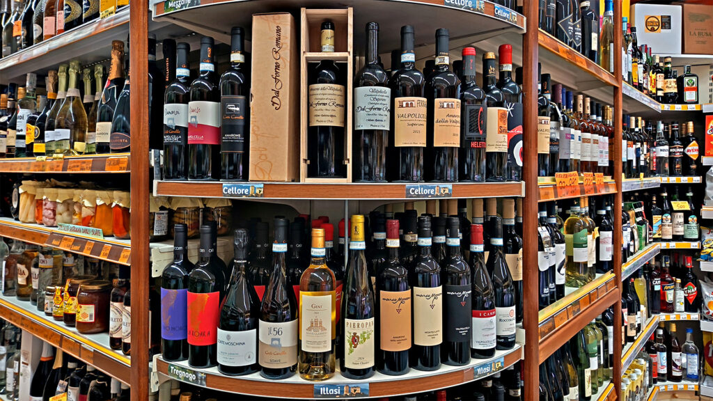 CONTERNO supermercato reparto vini e bottiglie