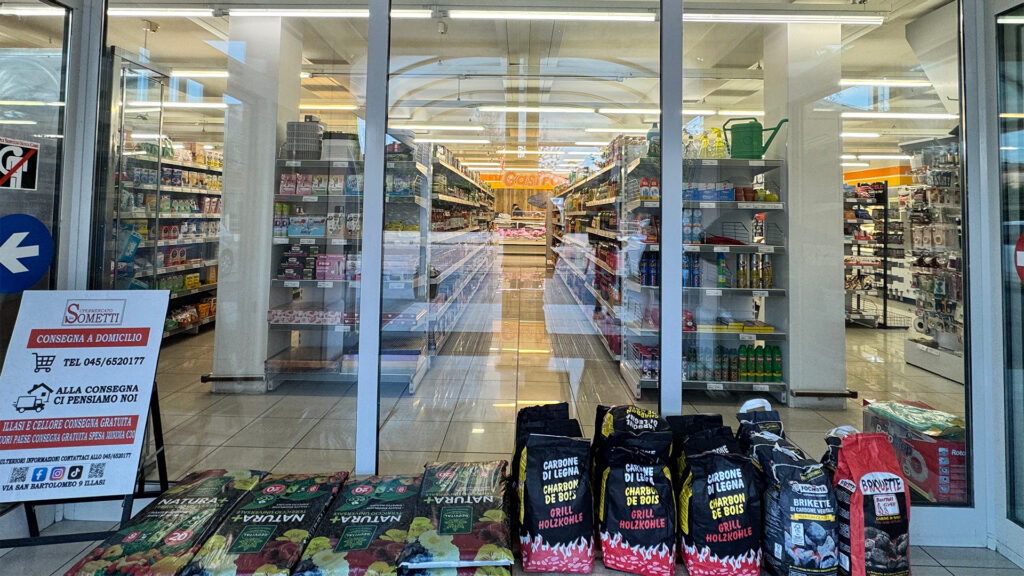 SUPERMERCATO SOMETTI vetrina esterno supermercato