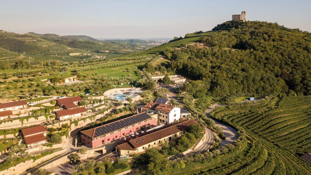 San Felice vista panoramica della collina con Castello di Illasi