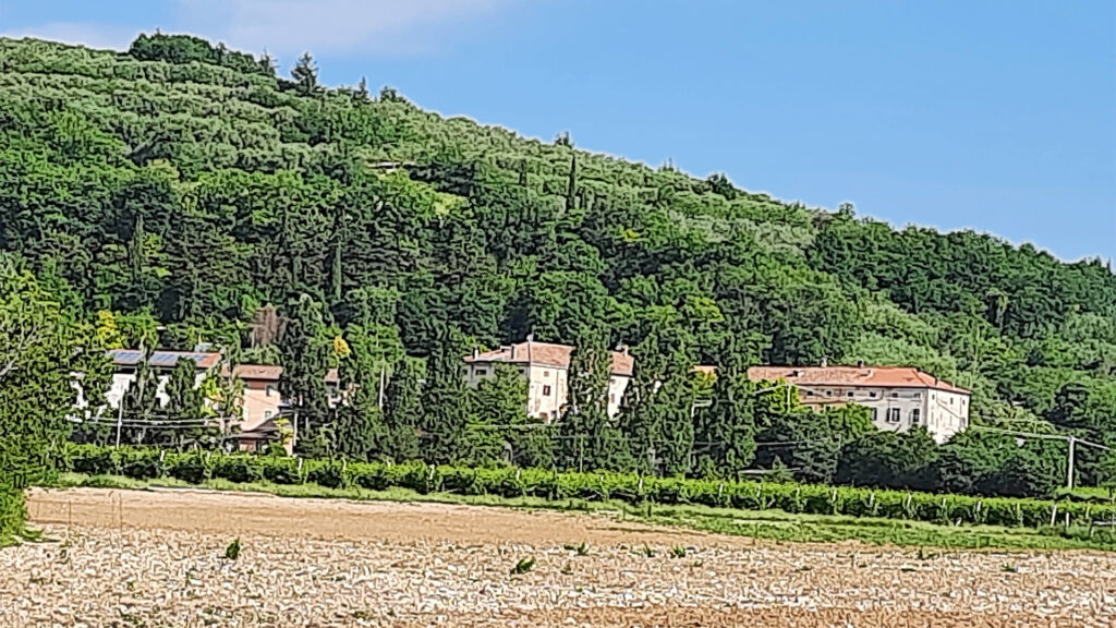 Agriturismo Andreis contesto naturale della struttura in mezzo alla natura