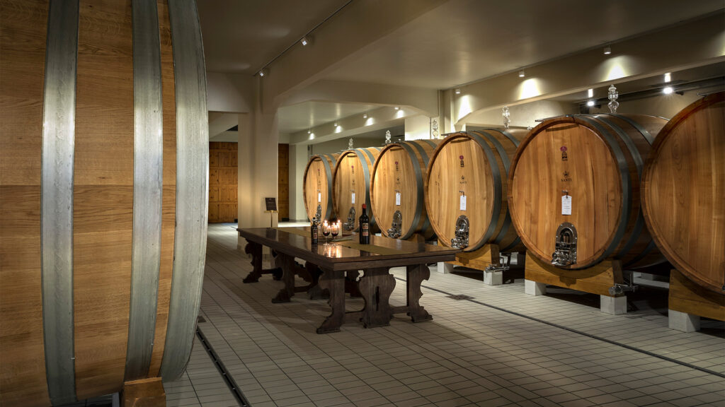 Cantina Santi Illasi, botti di vino