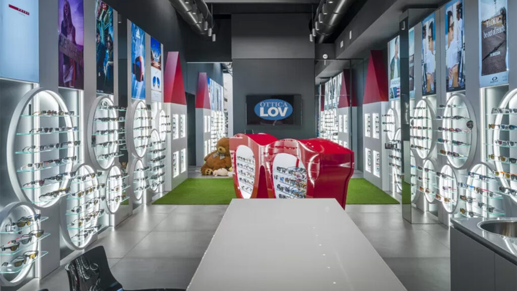 OTTICA LOV esposizione montature e occhiali da sole e da vista